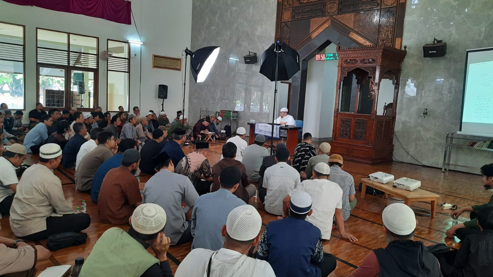 Foto Menghadapi Krisis dengan Panduan Syariat